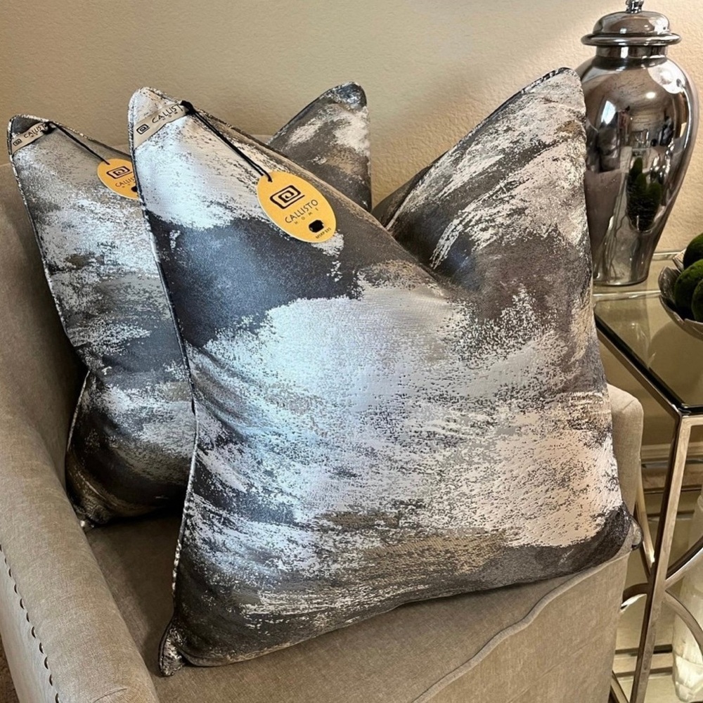1-NWT CALLISTO HOME DECORATIVE PILLOW